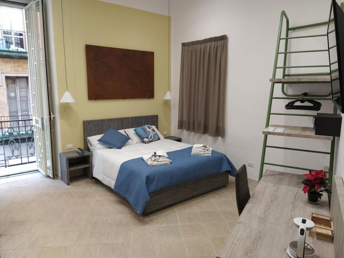 La Casa Di Halley Napels Buitenkant foto